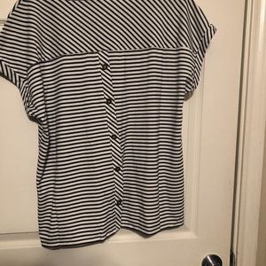 STRIPED BLACK AND WHITE TOP